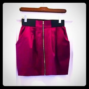 Uber sexy mini skirt w/ full zipper down the back